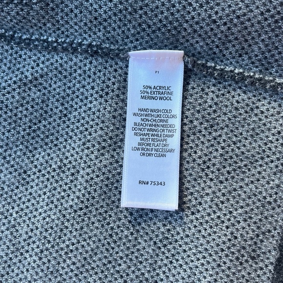 Ellen Tracy Gray Merino Wool Blend Knit Minimalist Luxury Cardigan Jacket - Picture 3 of 6